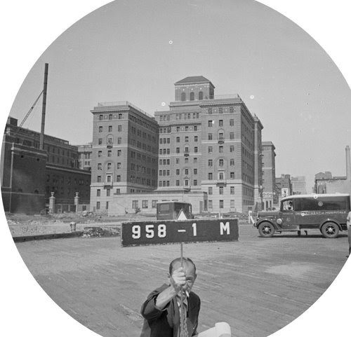 Bellevue Psychopathic Hospital, Manhattan Block 958, Lot 1, 1940. Tax Photograph Collection, NYC Municipal Archives.